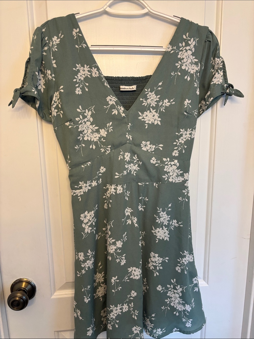 Abercrombie & Fitch Sage Green Floral V-Neck Tie Sleeve Dress